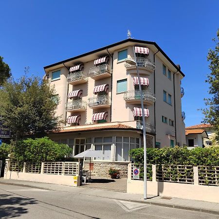 Hotel Puccinelli Lido di Camaiore Kültér fotó